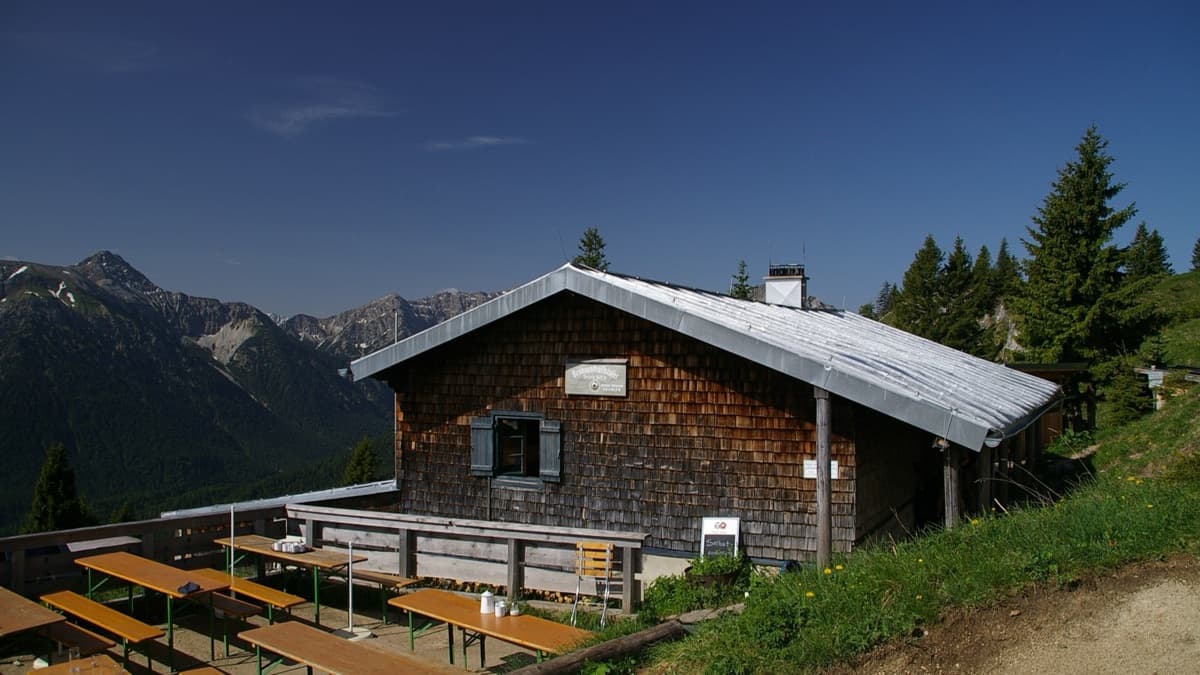 Alpine landscape along Ammergauer Höhenweg