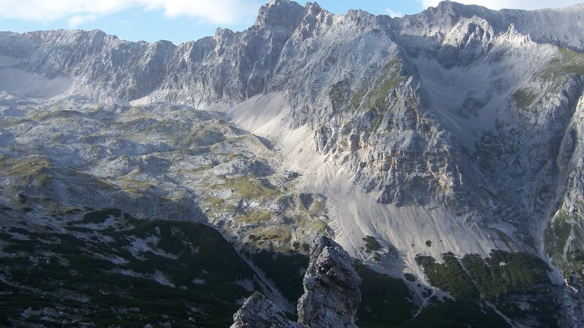 Alpine landscape along Wetterstein-Tour (Zugspitze)